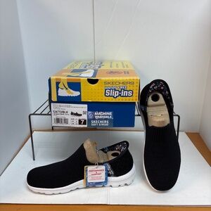 NIB Women’s Skechers Go Walk Travel Black Slip On Shoes Sneakers Sz 7
